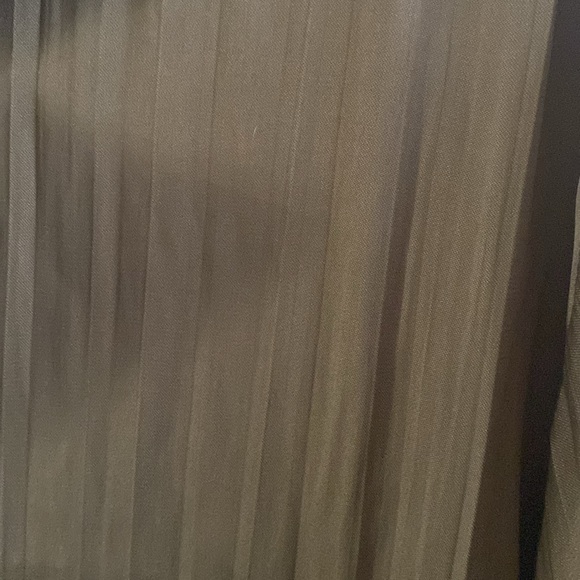 Anthropologie size medium Olive green two pocket collared blouse - Picture 3 of 8